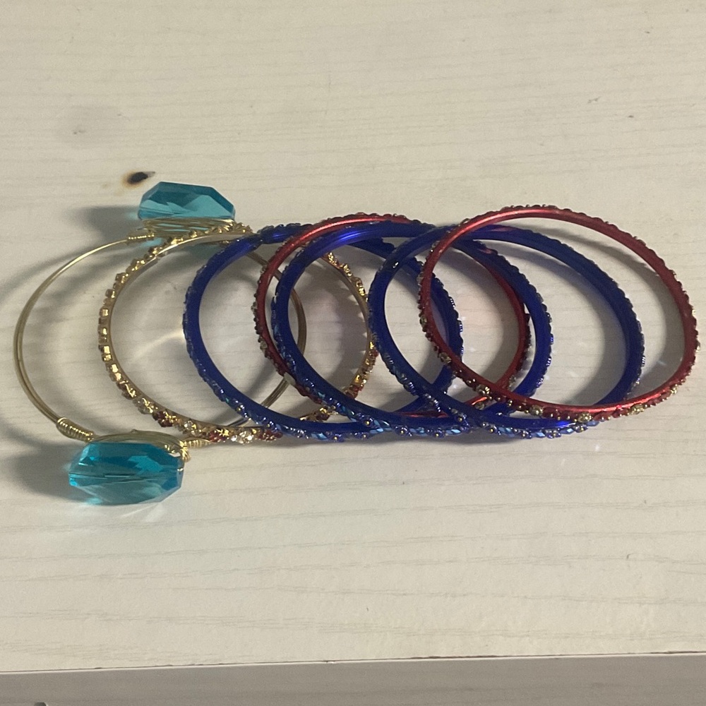 Fashion Jewelry Blue Red Gold Bangle Bracelet Set with Teal Bead Charms